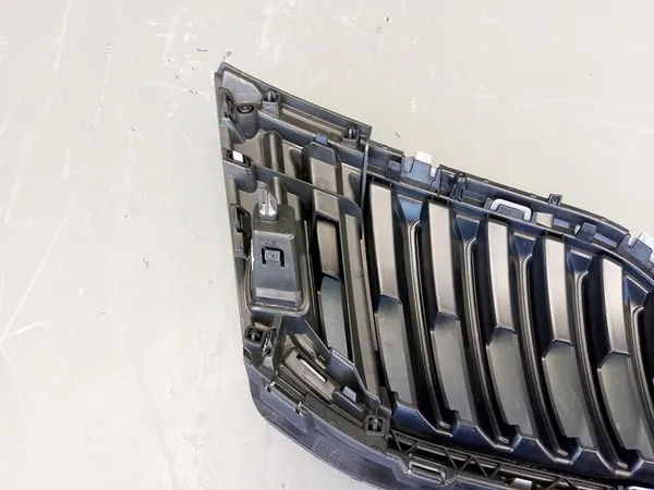 SKODA OCTAVIA III 3 LIFT 2016- Front Grill 5E0807723A image 7