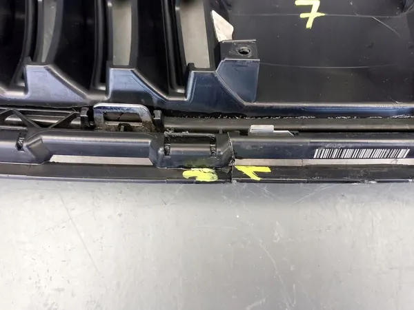 SKODA OCTAVIA III 3 LIFT 2016- Front Grill 5E0807723A image 8