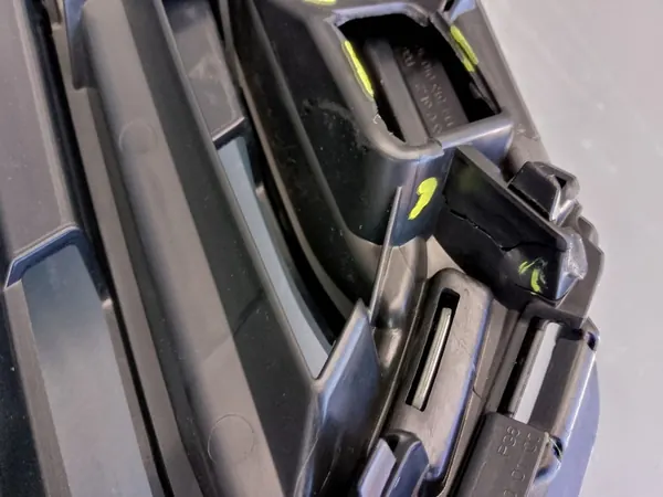 SKODA OCTAVIA III 3 LIFT 2016- Front Grill 5E0807723A image 9