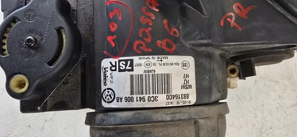 Oikea Etuvalaisin VW Passat B6 3C0941006AB image 8