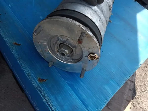 Amortecedor dianteiro esquerdo Land Rover Sport L494 OEM 22277028 image 4