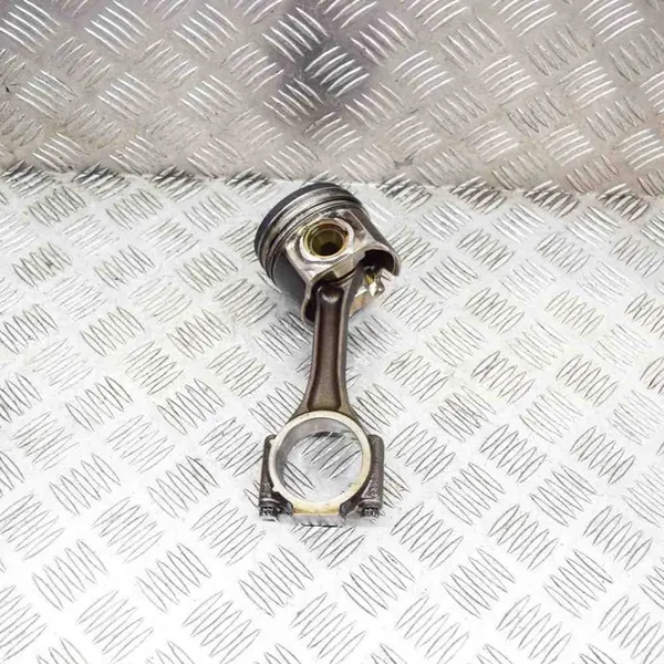 VW PASSAT B6 Kolv 2.0L 2006 OEM 038198401D image 3