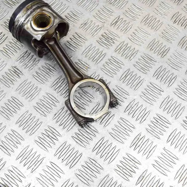 VW PASSAT B6 Kolv 2.0L 2006 OEM 038198401D image 5