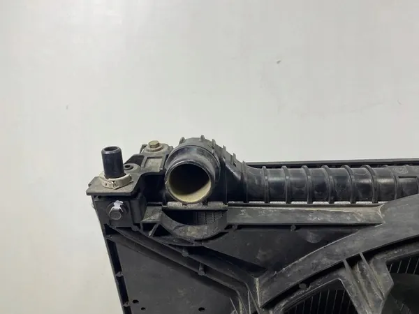 Jaguar F-Pace Radiator Set Used GX738005DC GX738C607AE image 5