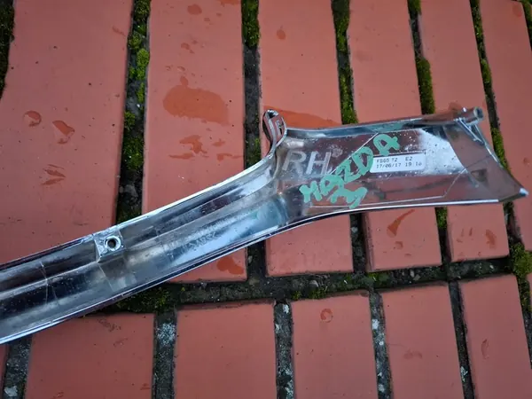 MAZDA 3 III LIFT Höger Krom Grille Trim image 6