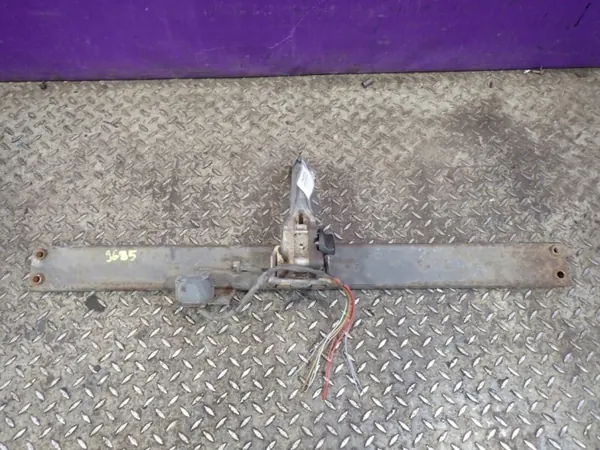 Mercedes W124 peräkärkikoukku OEM Zawada-384054- Käytetty image 2