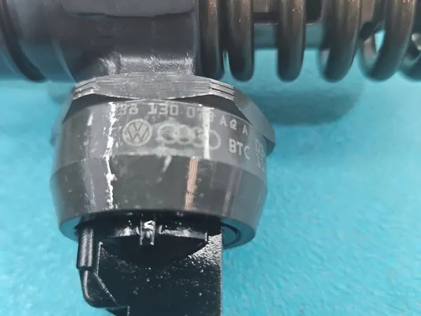 Pompe à lave-glace OEM 0414720213 038130073AQ 1.9 TDI image 3