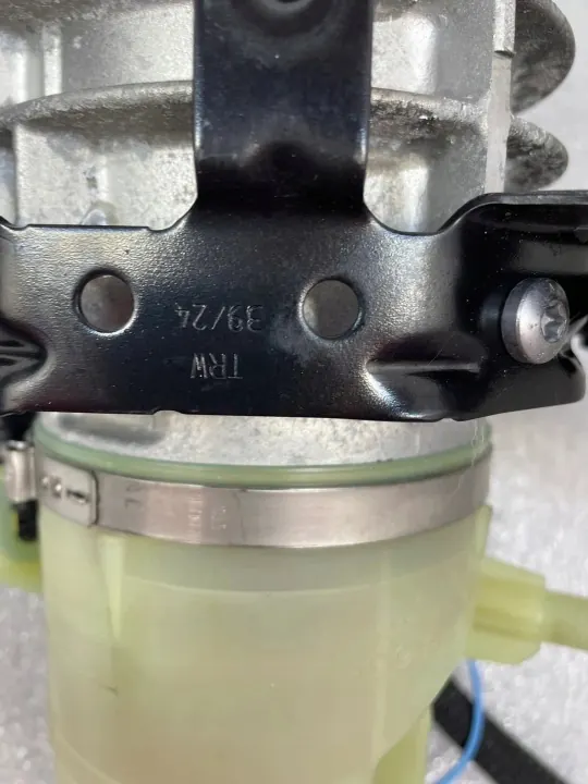 Pompe de direction assistée Renault OE OEM 491108485R image 8