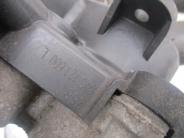OEM 04C121121C Bomba de agua alojamiento termostato VW Up! image 6