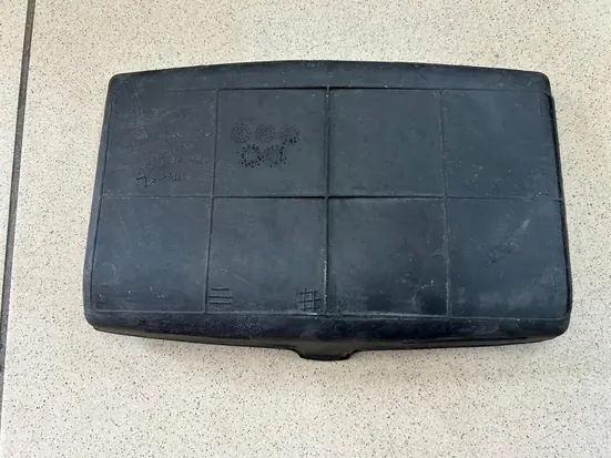 Jeep Wrangler Ablagefach-Matte OEM #13343 62635 image 2