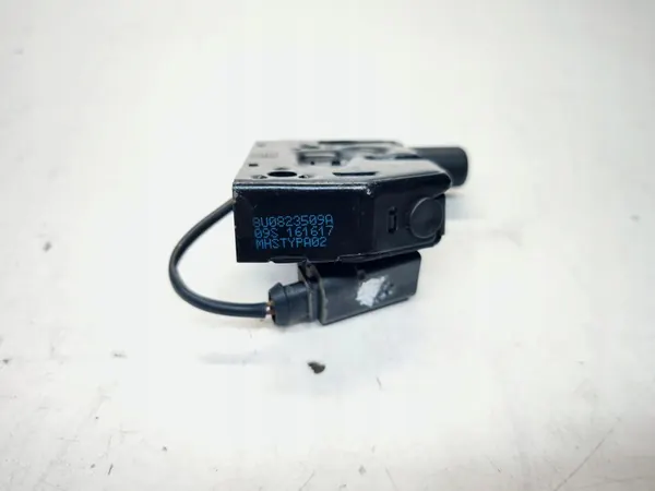 Huvlås för Audi Q3 8U 8U0823509A image 4