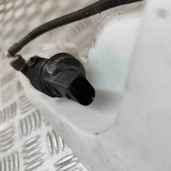 Pesunesteen säiliö Audi A7 Sportback 4G8955453D image 8