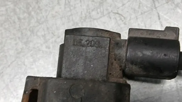 Válvula de Vácuo OE 059906628A Audi A8 D3 02-09 image 3