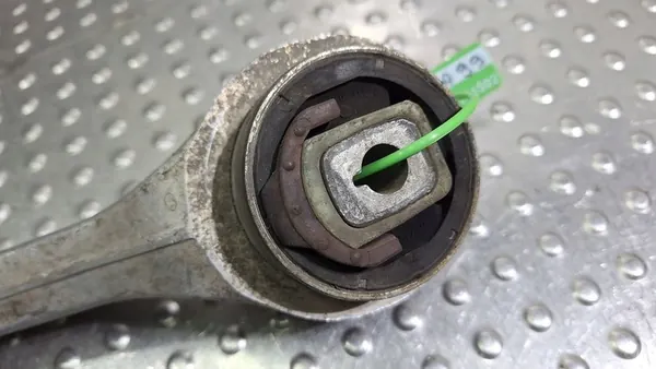 Braccio di controllo anteriore destro inferiore VW Passat B5 Audi A4 B5 A8 D2 OEM image 8