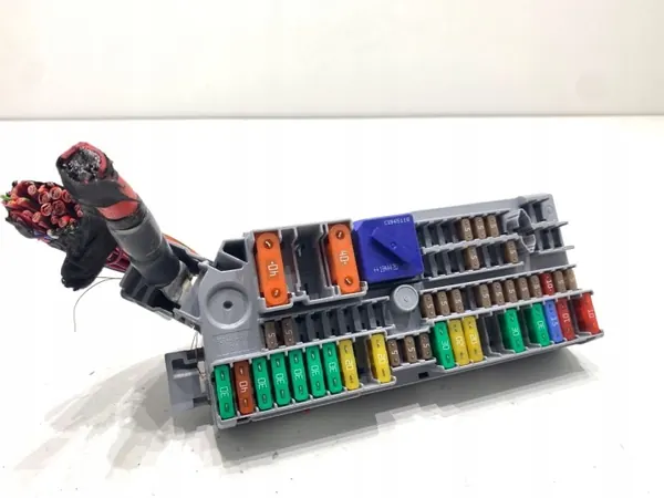 Sulakekotelo OEM 9350313 BMW G31 Farmari 2.0 190hv image 2