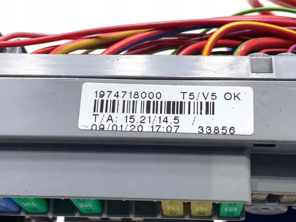 Sulakekotelo OEM 9350313 BMW G31 Farmari 2.0 190hv image 4