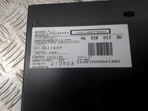 OEM E13021689 CD-vaihtaja Peugeot 407 SW 2.0L image 4