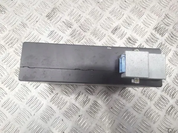 OEM E13021689 CD-vaihtaja Peugeot 407 SW 2.0L image 8