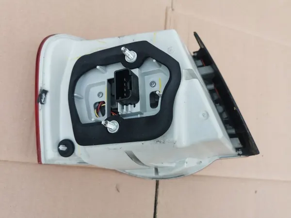 Höger baklampa VW Jetta 1K5945096M image 4