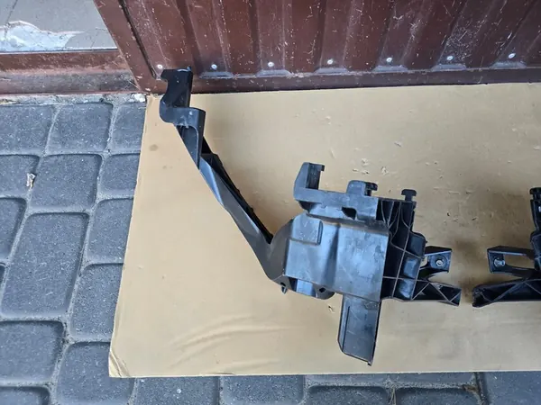 Oikea ajovalotuki Audi Q5 II Lift 20- 80A805608B image 2