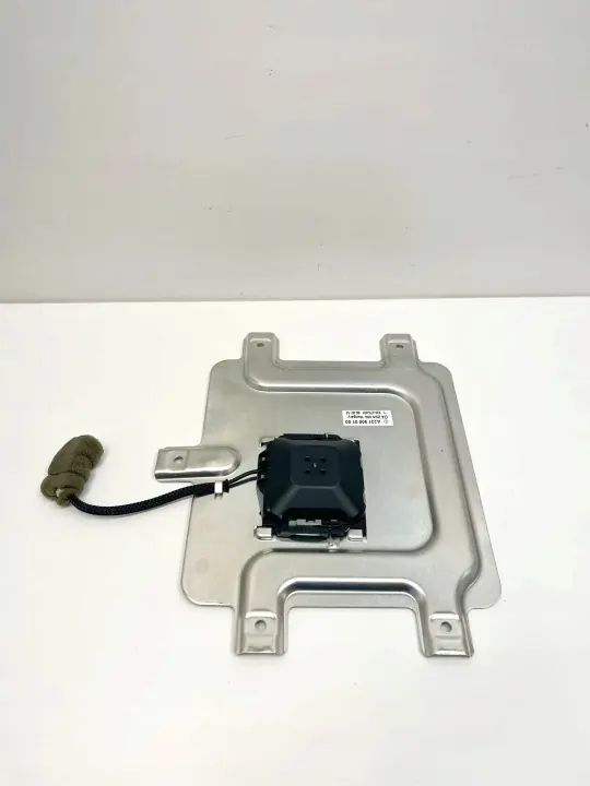 Mercedes-Benz A2319050100 Antenneversterker Gebruikt image 2
