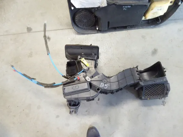 Volkswagen Passat B5 Verwarmingshuis 1.9 TDI OEM image 6