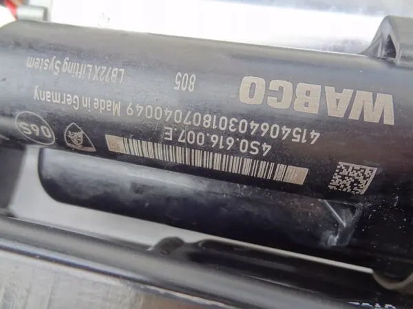 Soupape Compresseur Suspension OEM 4S0616007E Lamborghini image 9