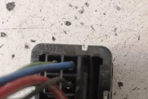 Lämmittimen tuulettimen rele OPEL ASTRA J SPORTS TOURER 90559834 image 2