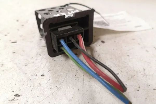 Lämmittimen tuulettimen rele OPEL ASTRA J SPORTS TOURER 90559834 image 3