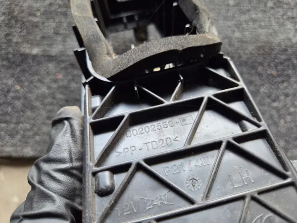 Moldura Farol Traseiro Esquerdo VW Up! FL OEM 1S0945257A image 3