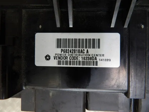Zekeringkast Jeep Grand Cherokee WK2 OEM P68242818AC image 7