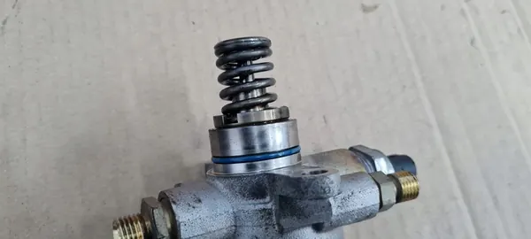 AUDI S5 8W Hochdruckkraftstoffpumpe 06M127026H image 2