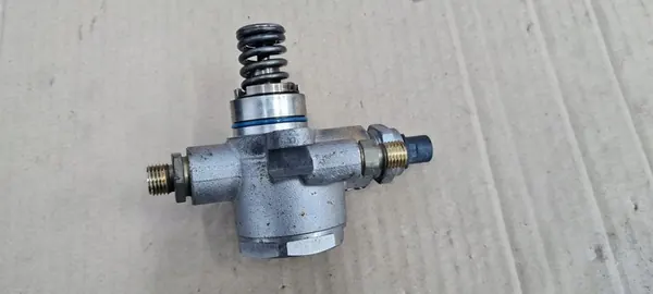 AUDI S5 8W Hochdruckkraftstoffpumpe 06M127026H image 4