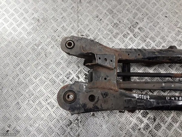 Bastidor Auxiliar Toyota Auris OEM AM-521418 Usado image 3