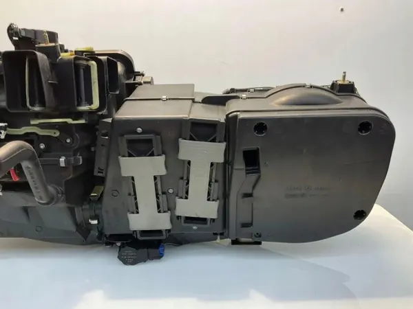 Calefactor Mercedes-Benz OEM A2118300462 - Usado image 4