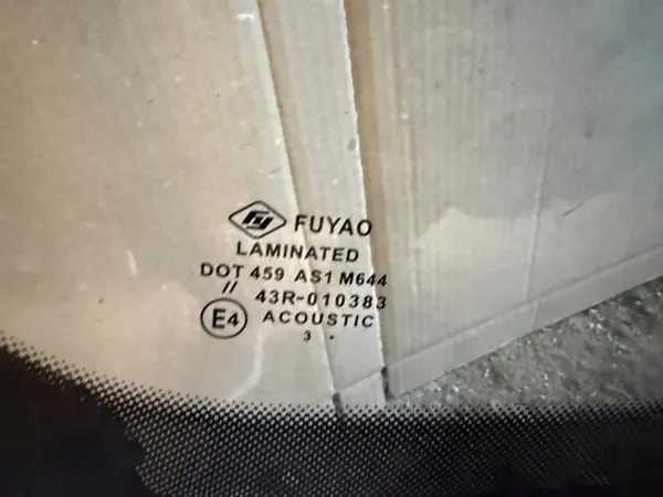 AUDI A6 C8 framruta med kamera och sensor image 6