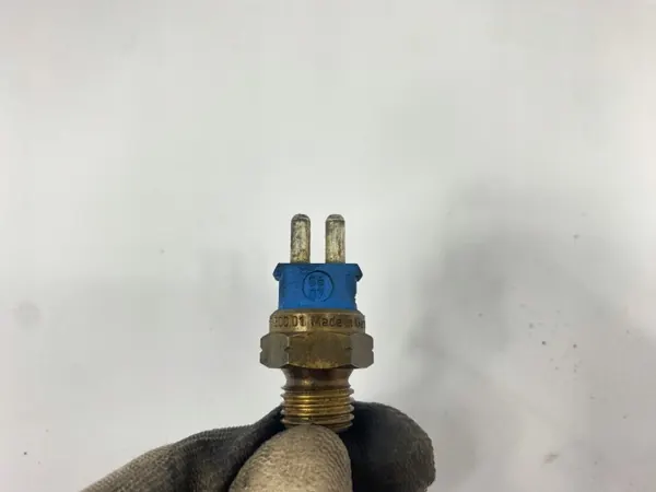 Kühlmitteltemperatursensor BTT 500.01 MAHLE Mercedes W124 image 7