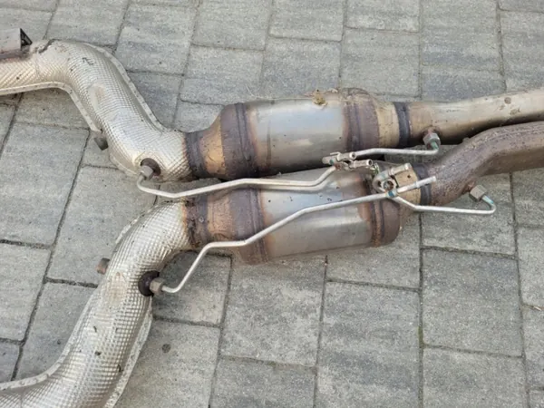 Système d'échappement Mercedes OEM A2054903603 C-Class W205 image 4