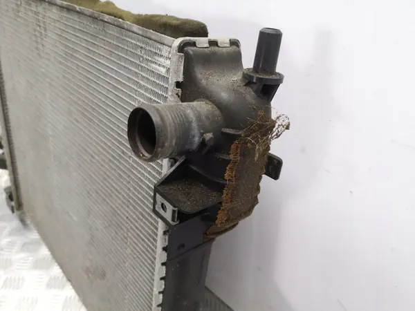 Radiateur d'eau Jaguar XF 2.7 OEM 4R838005BE image 3