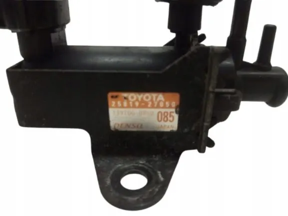 Válvula de vácuo Toyota OE 25819-27050 - Usada image 3