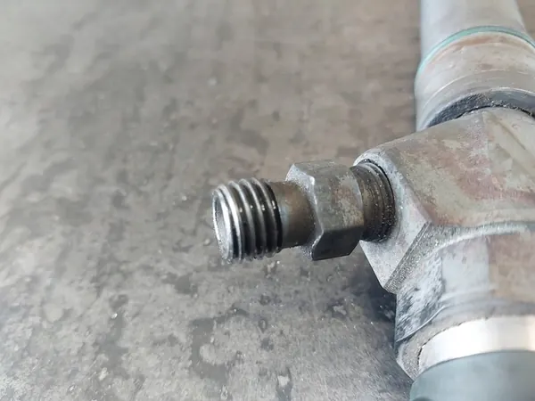 Inyector BMW OE 7788609 image 7