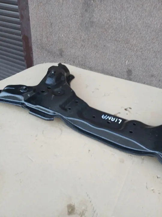 Suzuki Liana Frambalkfäste OEM - Utmärkt Skick image 6
