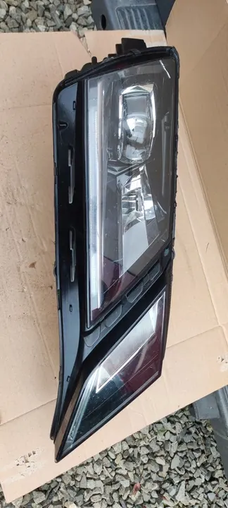 Farol dianteiro SKODA OCTAVIA III LED image 6