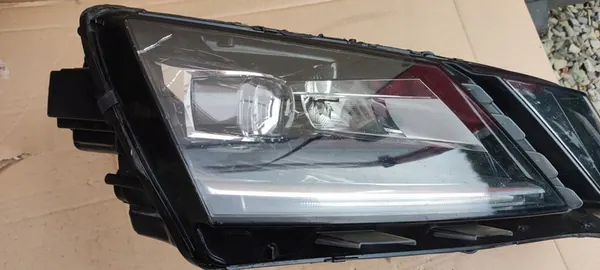 Farol dianteiro SKODA OCTAVIA III LED image 7