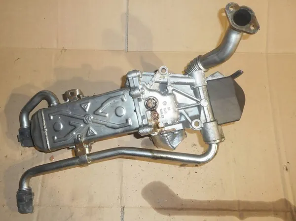 Volkswagen Polo V 6R EGR-Jäähdytin 03P131512B image 2