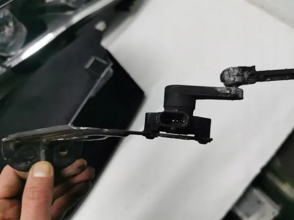 Scheinwerfer-Niveausensor OEM 9816730080 Hinterachse image 3