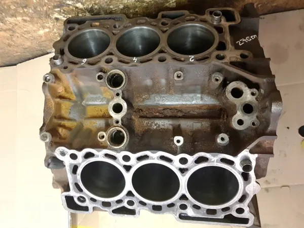 Bloc moteur OEM mercedes413 pour 2.7 D V6 image 2