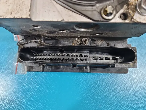 Bomba ABS OEM 0265235065 para Toyota Auris I image 6