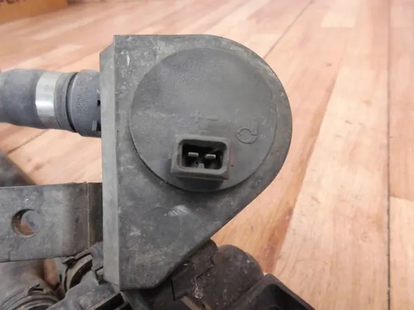 BMW E60 X5 E53 E64 Vesilämmitysventtiili 64126927915 image 3