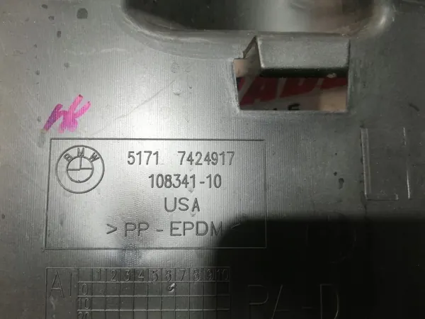 BMW OEM 7424917 Couvercle Moteur Gauche G05 G06 G07 image 3